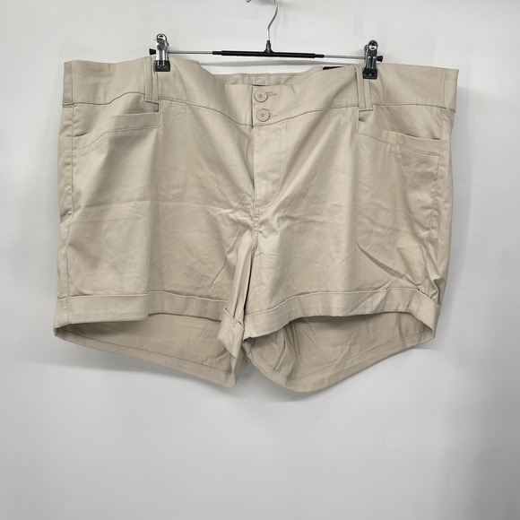 Torrid Shorts Womens Size 26 Beige Flat Front Cuffed Chino‎ Double Button - Picture 1 of 7